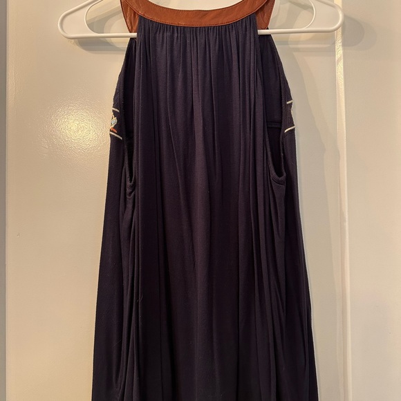 THML boutique, halter neckline top. Size medium. - Picture 4 of 4